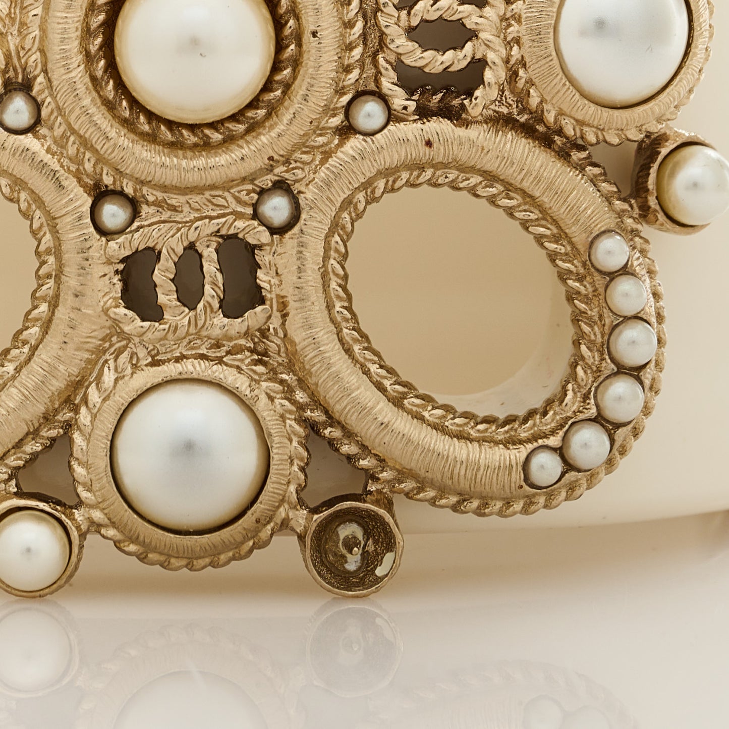 Resin Metal Pearl CC Cuff White