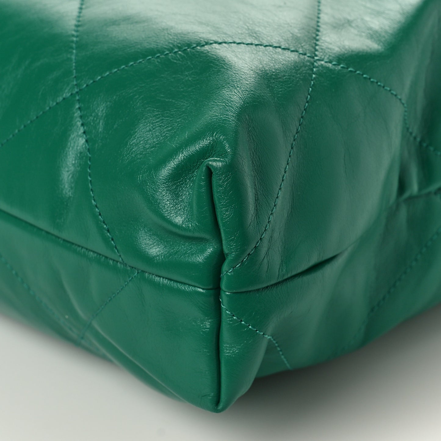 Shiny Calfskin Quilted Chanel 22 Green