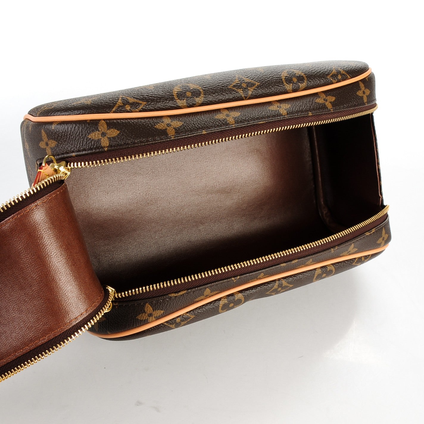 Louis Vuitton Monogram King Size Toiletry Bag 5 of 7