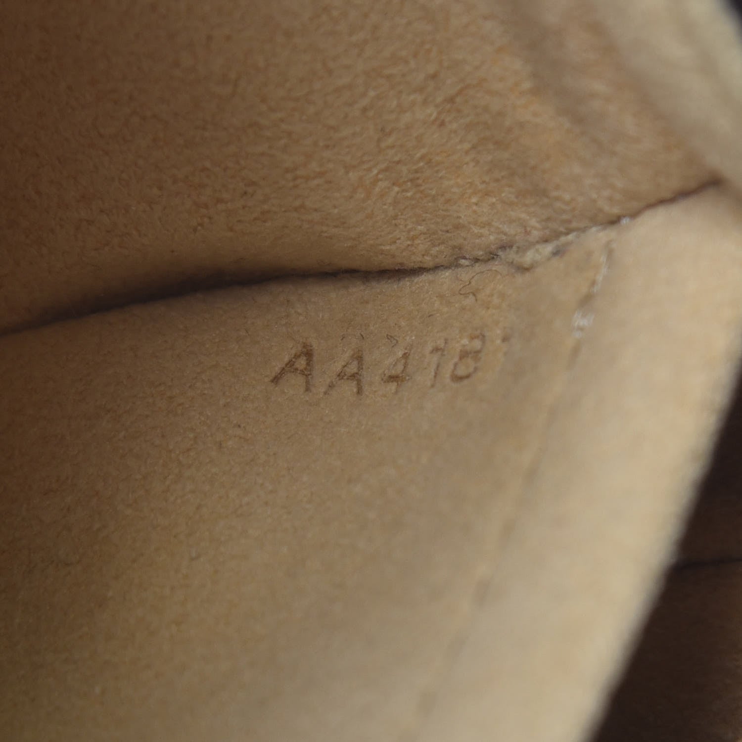 Louis Vuitton Monogram Pochette Milla MM 9 of 9