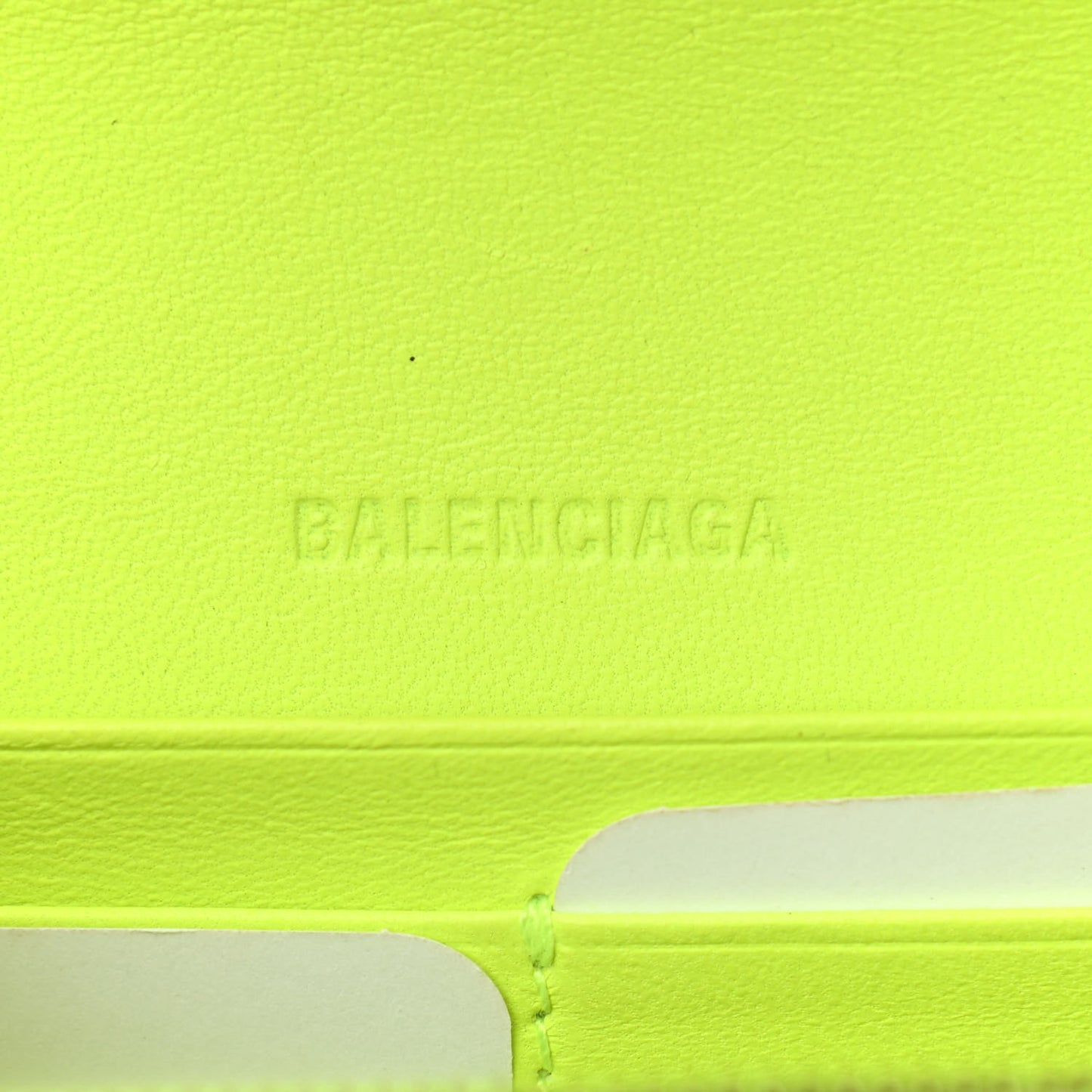 Extra Supple Calfskin Crocodile Embossed Gossip Wallet On Chain Fluo Yellow
