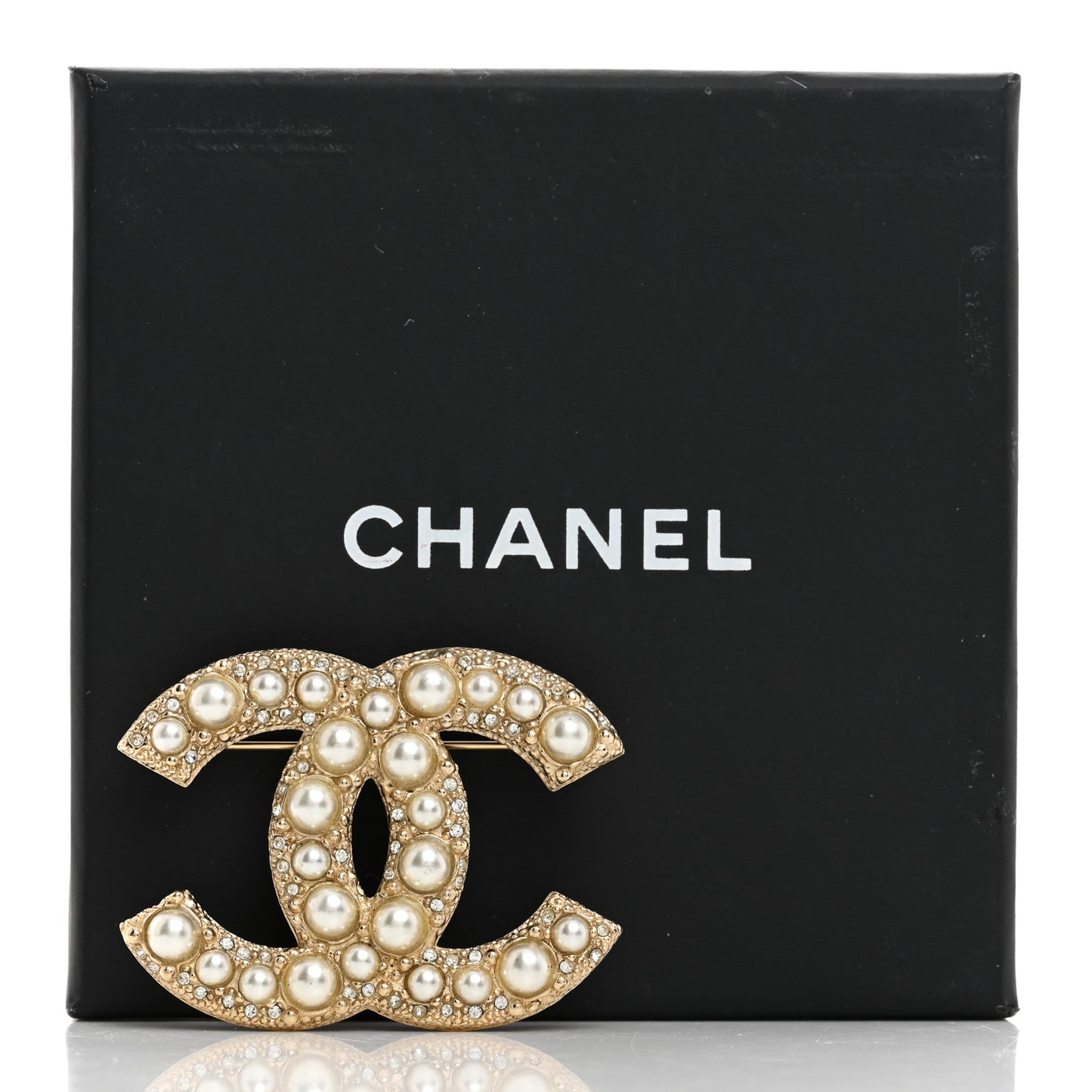 Metal Crystal Graduated Pearl CC Brooch Gold