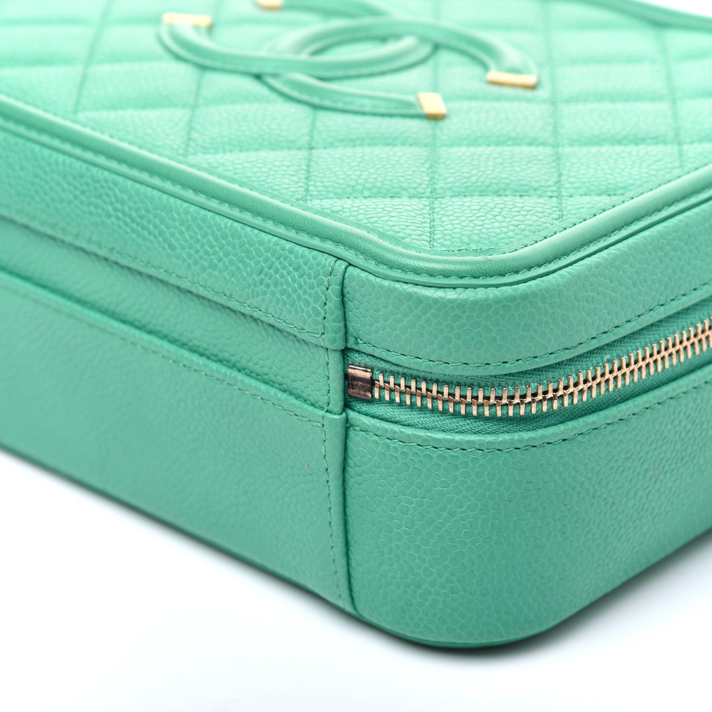 Caviar Quilted Medium CC Filigree Vanity Case Green
