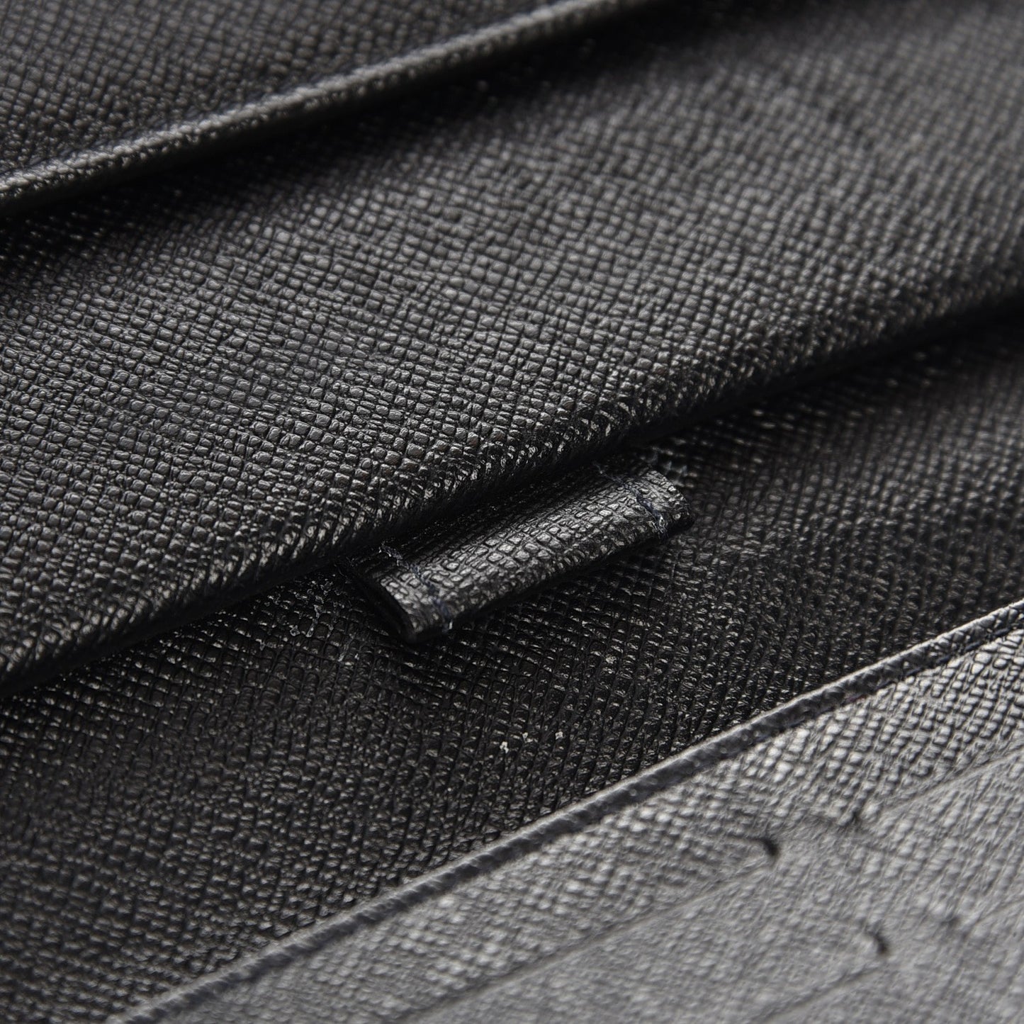 Epi Porte Tresor International Wallet Black