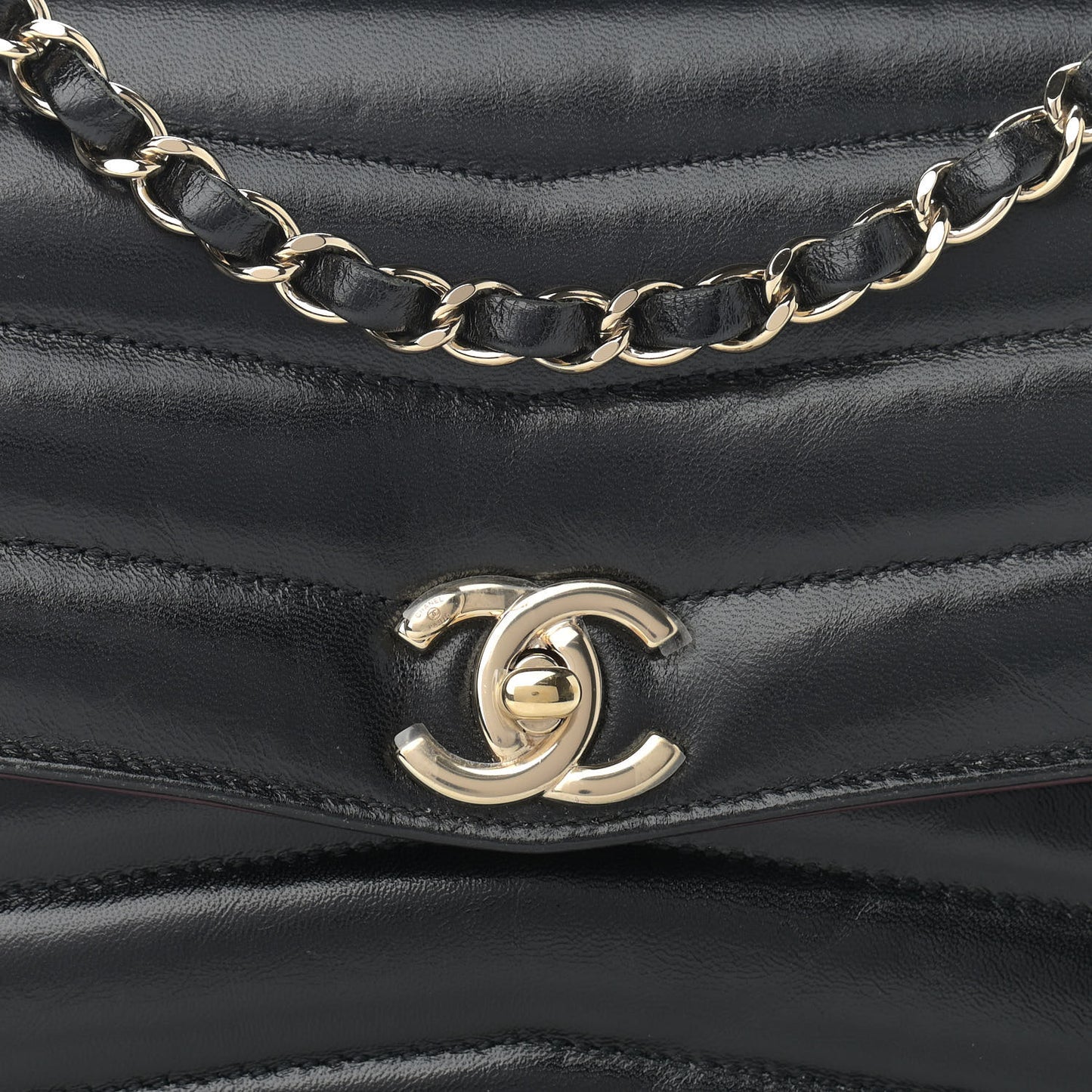 Shiny Lambskin Chevron Quilted Miroir Black