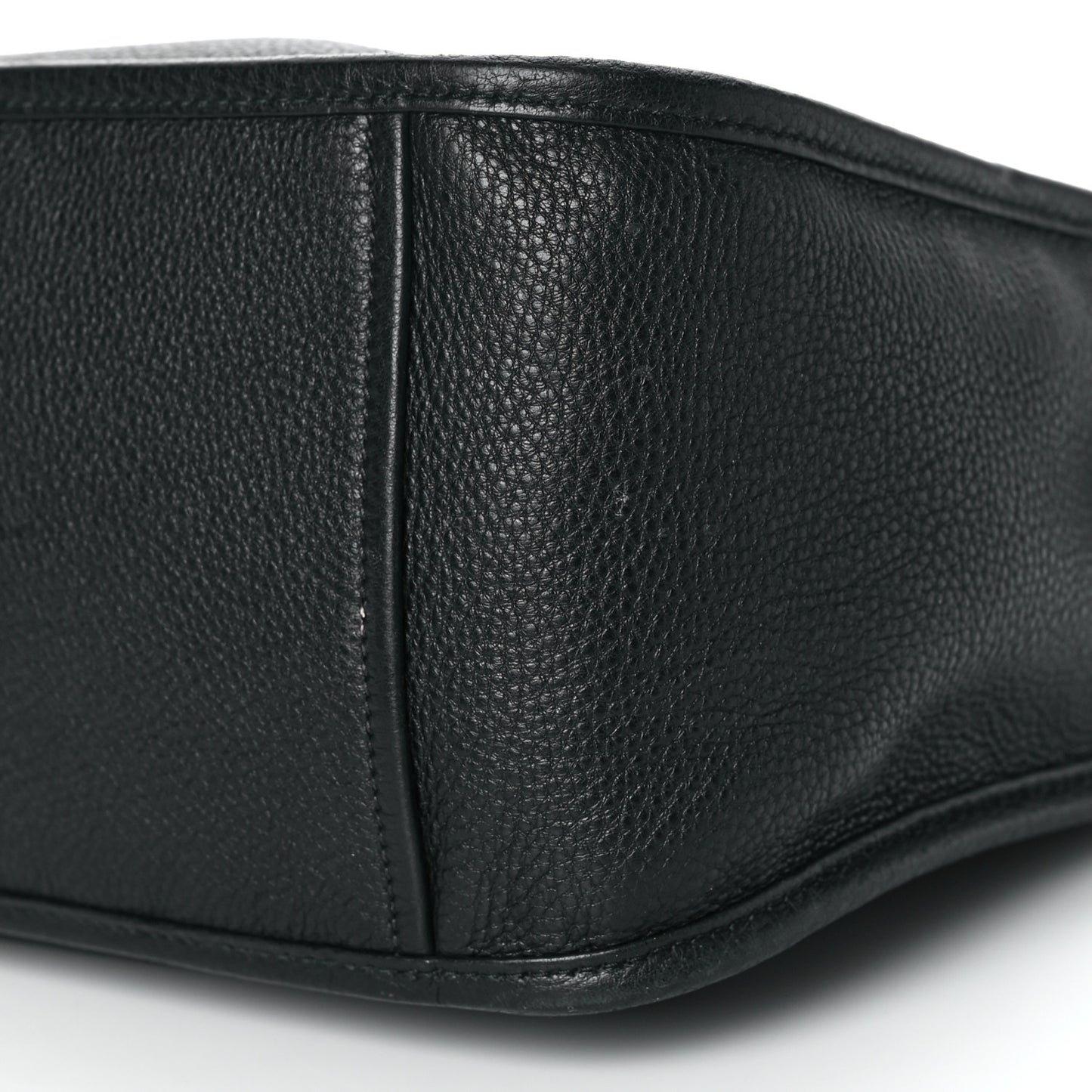 Vitello Daino Zippered Messenger Hobo Black
