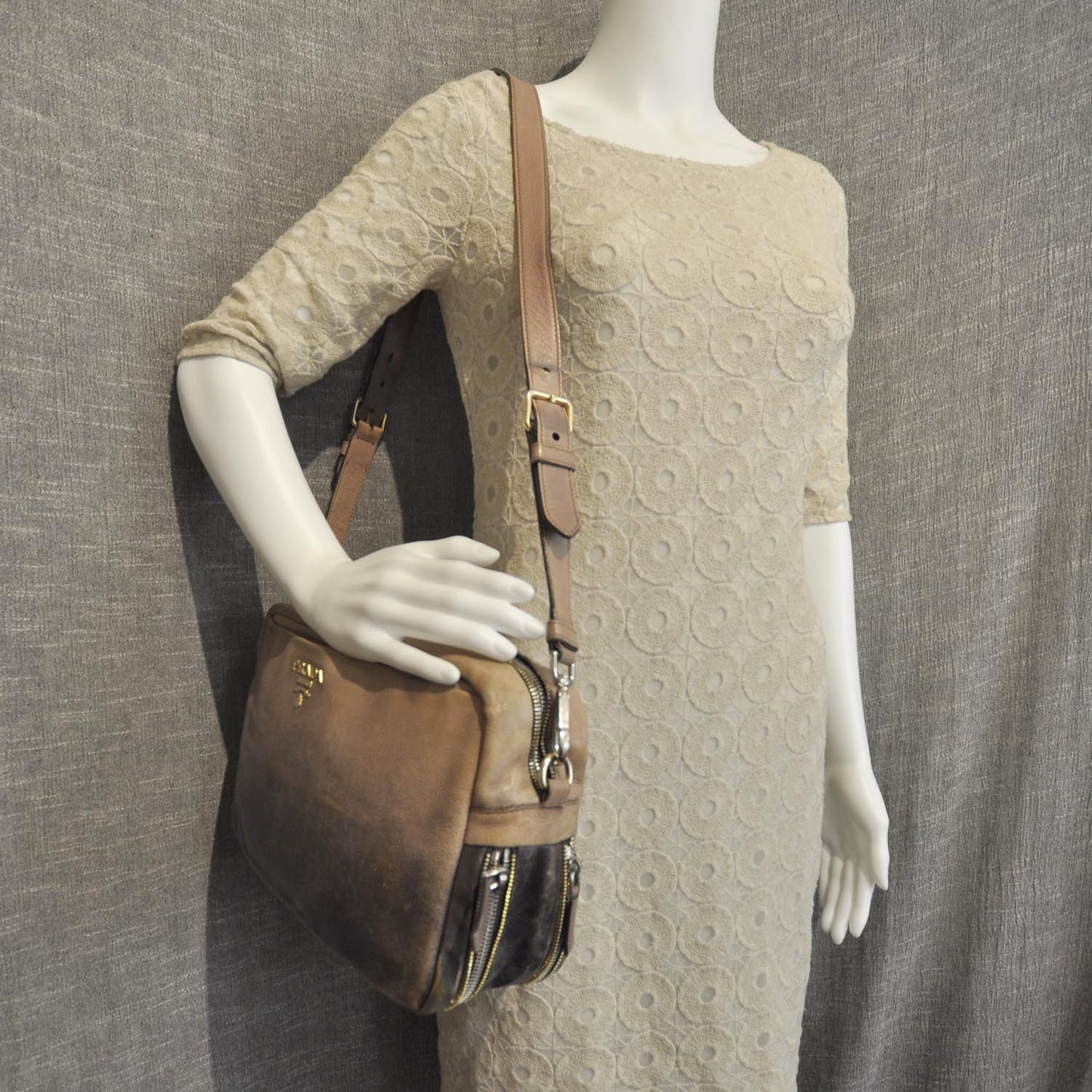 Cervo Glace Zippers Shoulder Bag Ardesia Talco