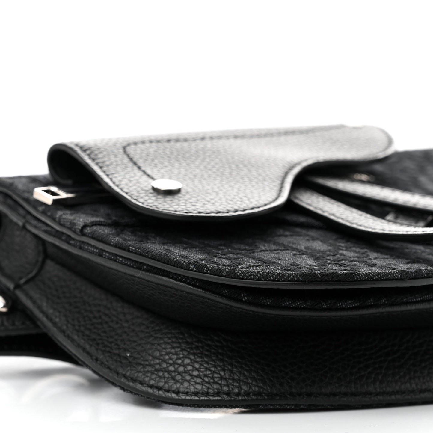 Oblique Saddle Messenger Pouch Black