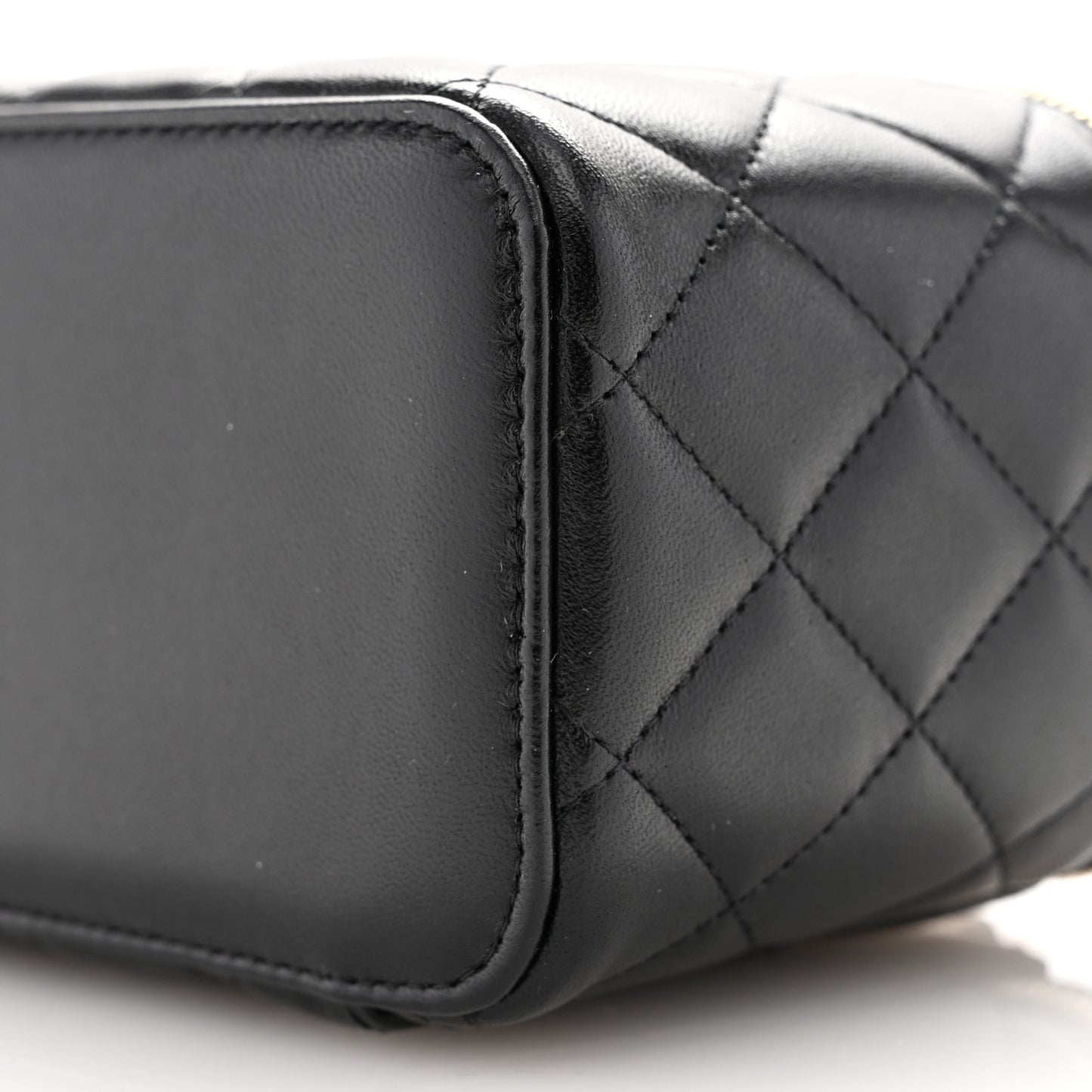 Lambskin Quilted Small Top Handle Vanity Case With Chain Black