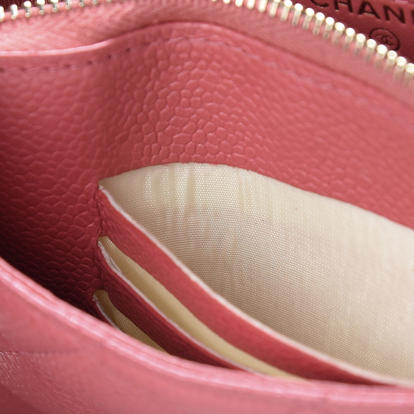 Iridescent Caviar Quilted Classic Zip Pouch Pink