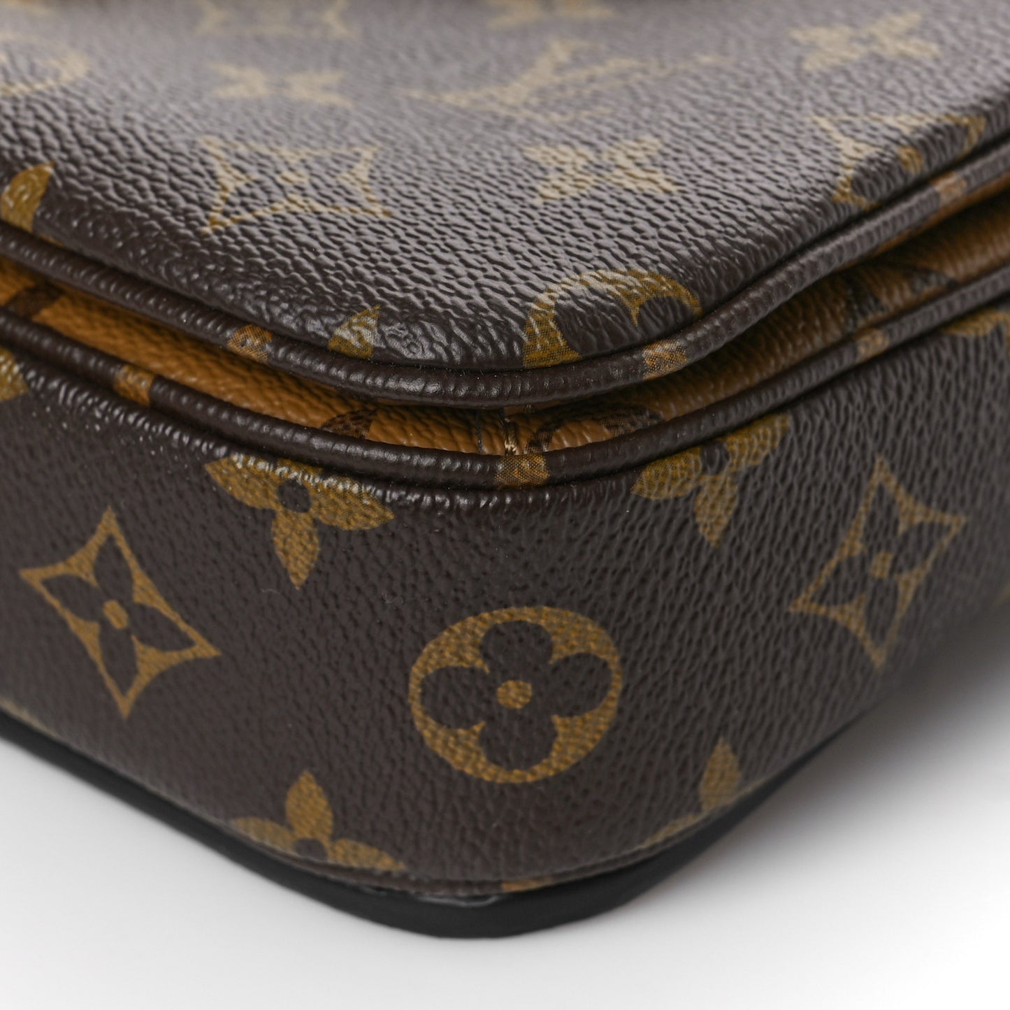 Reverse Monogram Pochette Metis