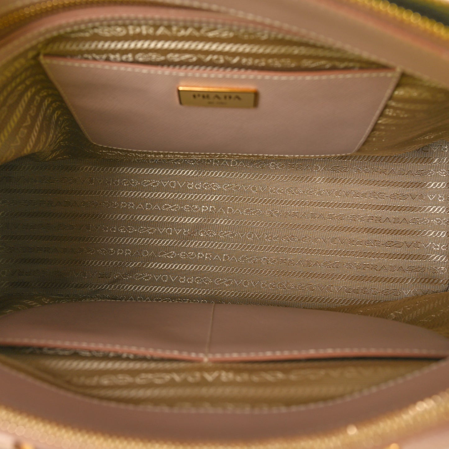 Saffiano Medium Galleria Double Zip Tote Cammeo