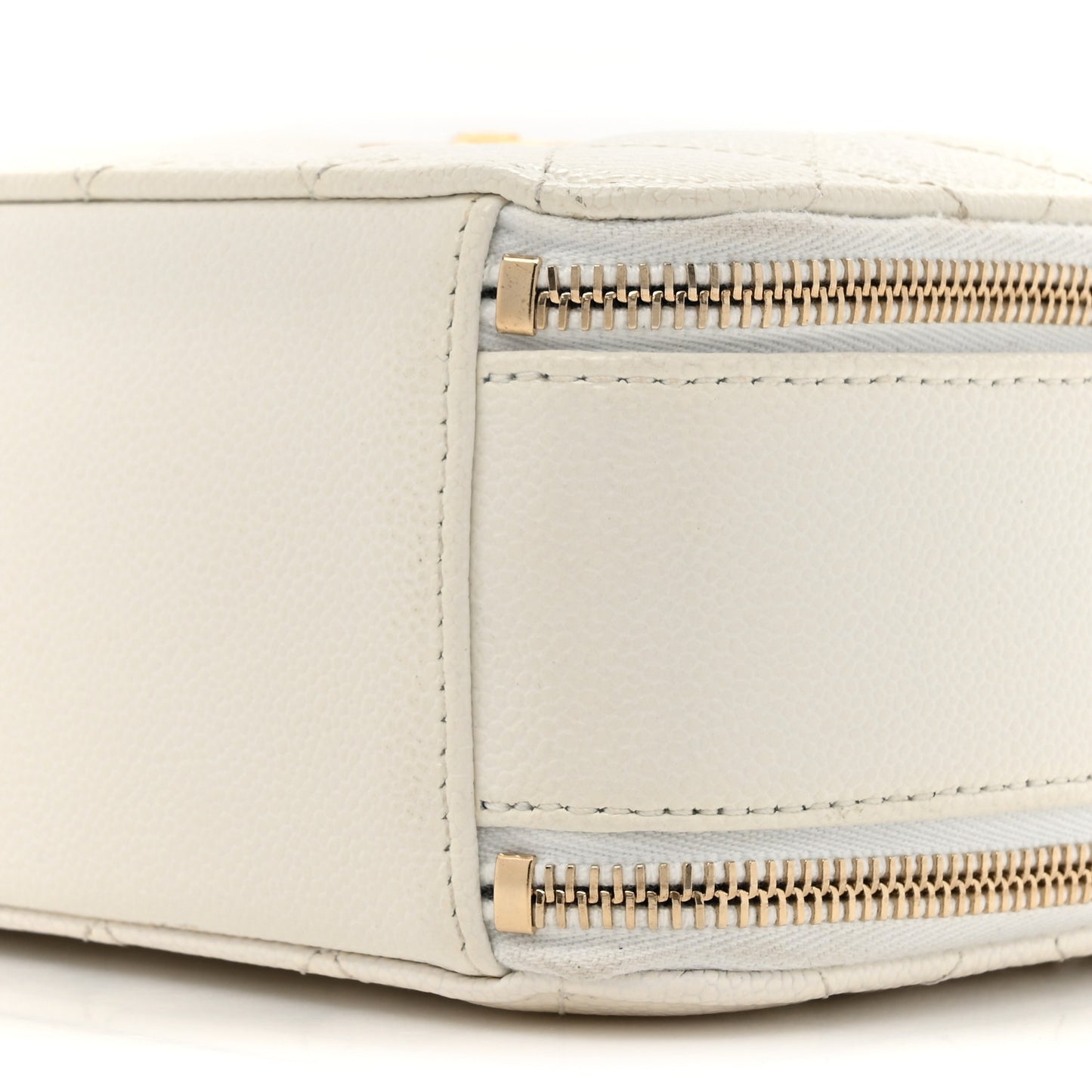 Caviar Quilted Small Pick Me Up Vanity Case White