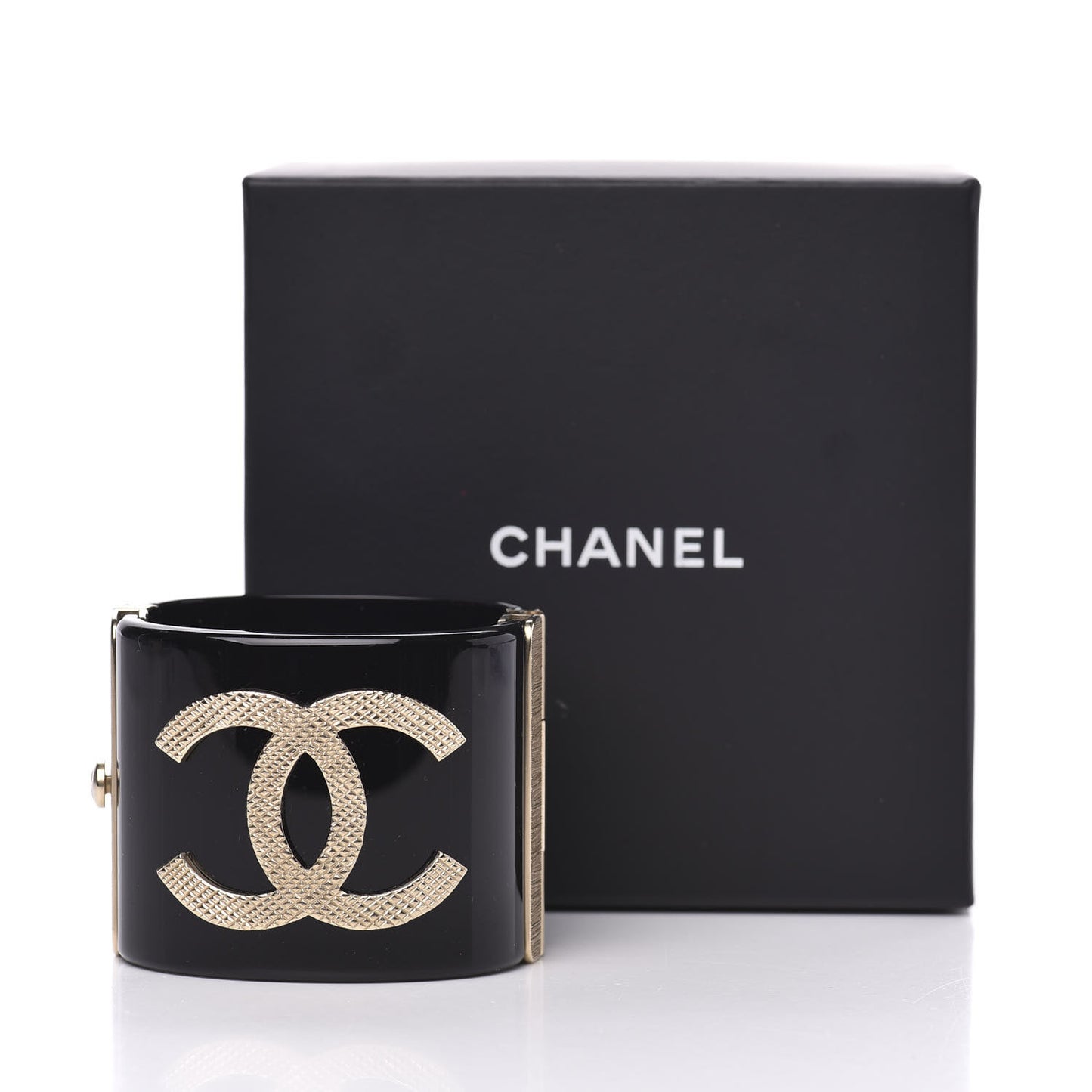 Resin CC Cuff Bracelet Black Gold