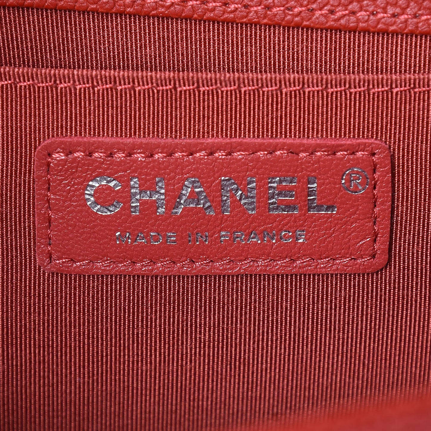 Caviar Quilted Medium Boy Flap Red