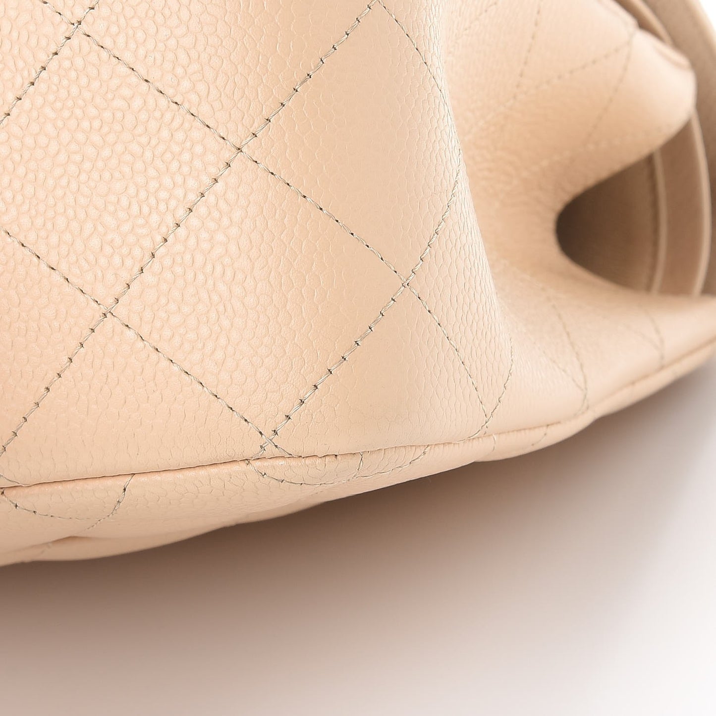 Caviar Quilted Jumbo Double Flap Beige Clair