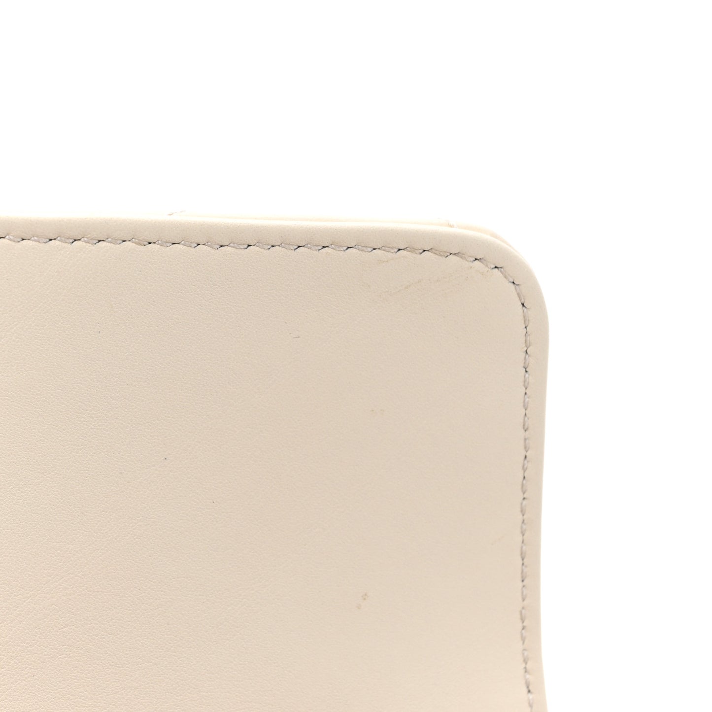 Calfskin Matelasse Medium GG Marmont Shoulder Bag White