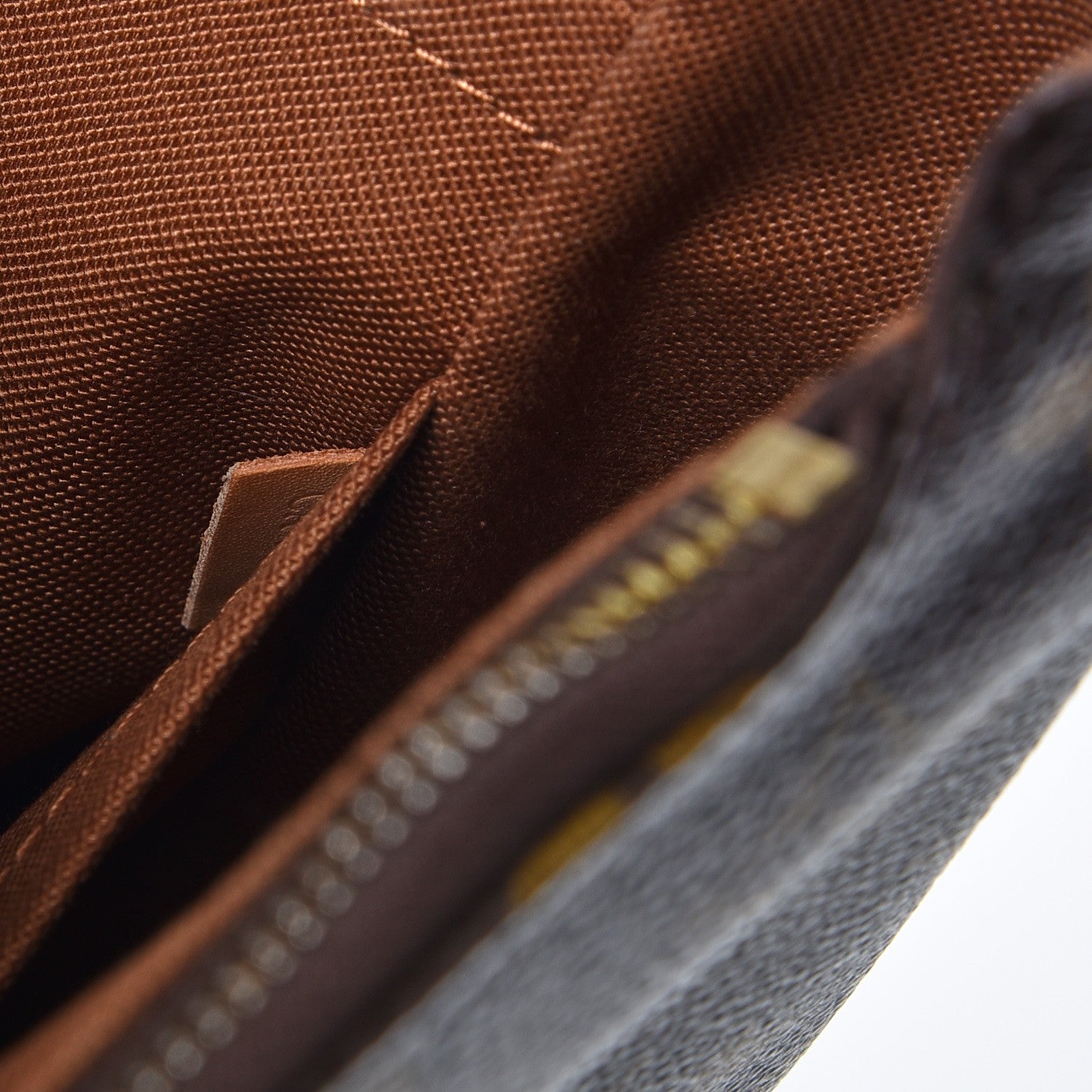 Louis Vuitton Monogram Beaubourg MM Messenger Bag 7 of 8