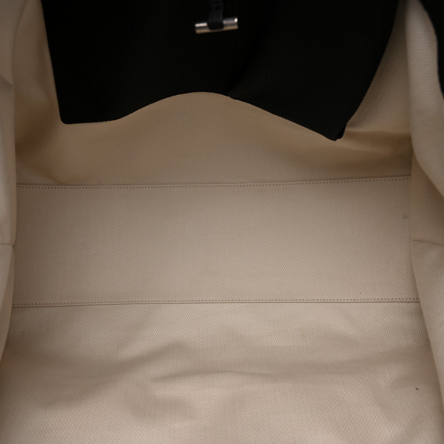 Matte Grained Calfskin Marlo 17 Black