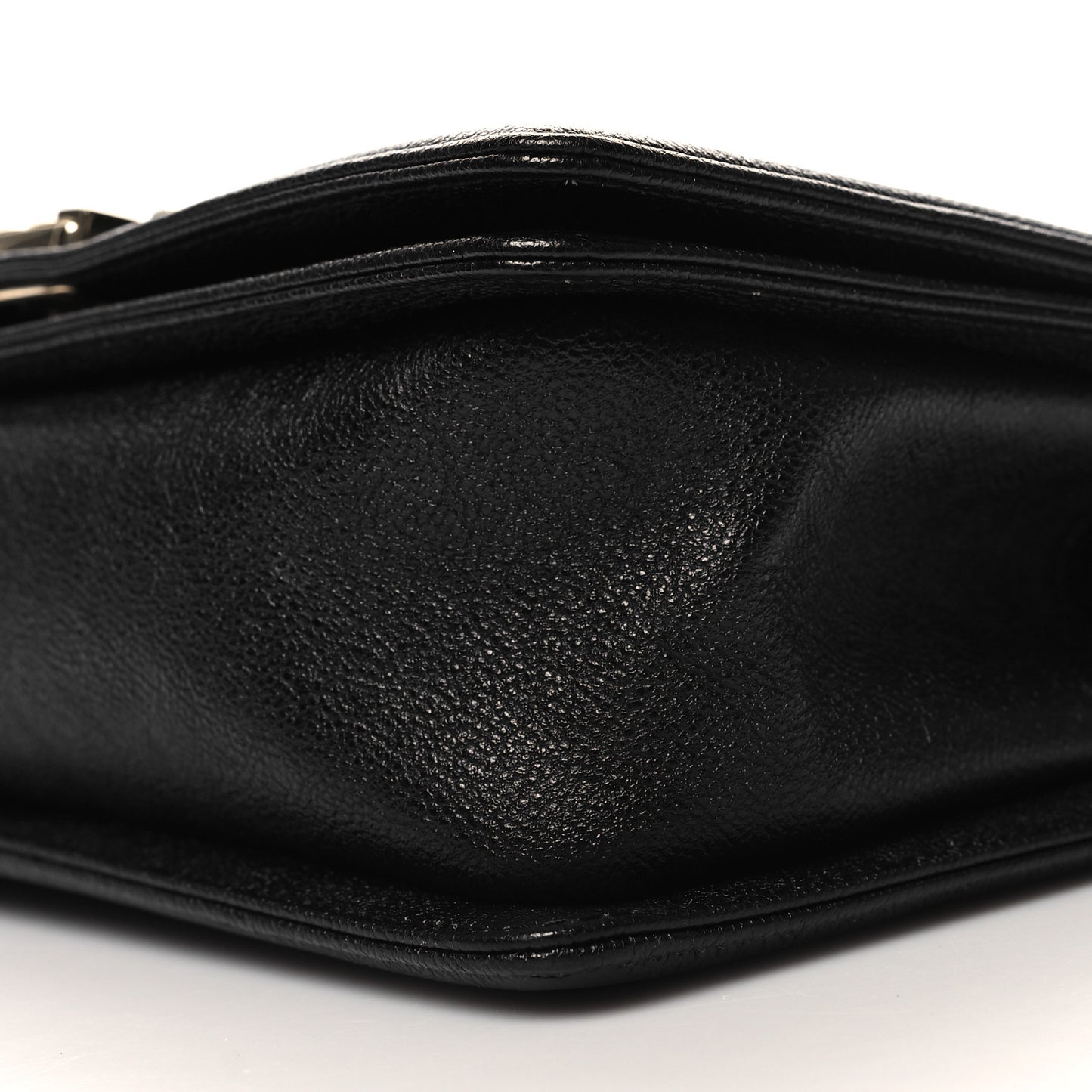 Caviar Chevron Quilted Medium Boy Flap Black