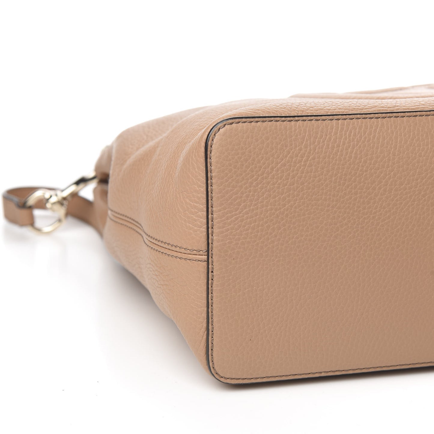 Pebbled Calfskin Large Soho Hobo Camelia