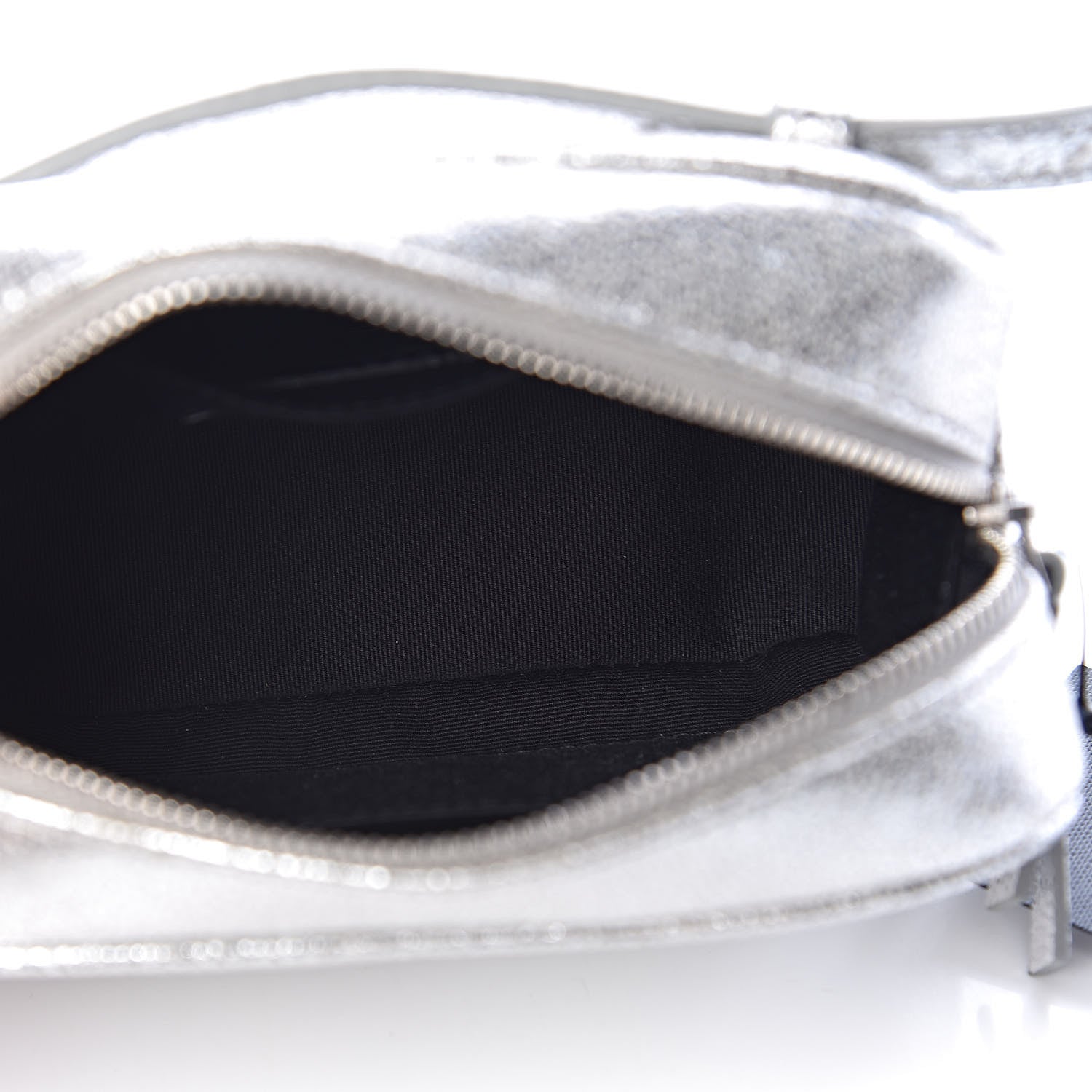 Saint Laurent Metallic Lambskin Monogram Lou Belt Bag Argento 5 of 9