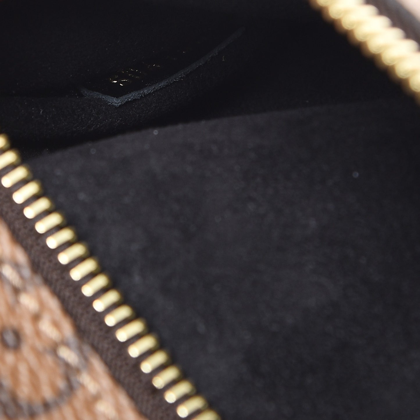 Reverse Monogram Pochette Metis