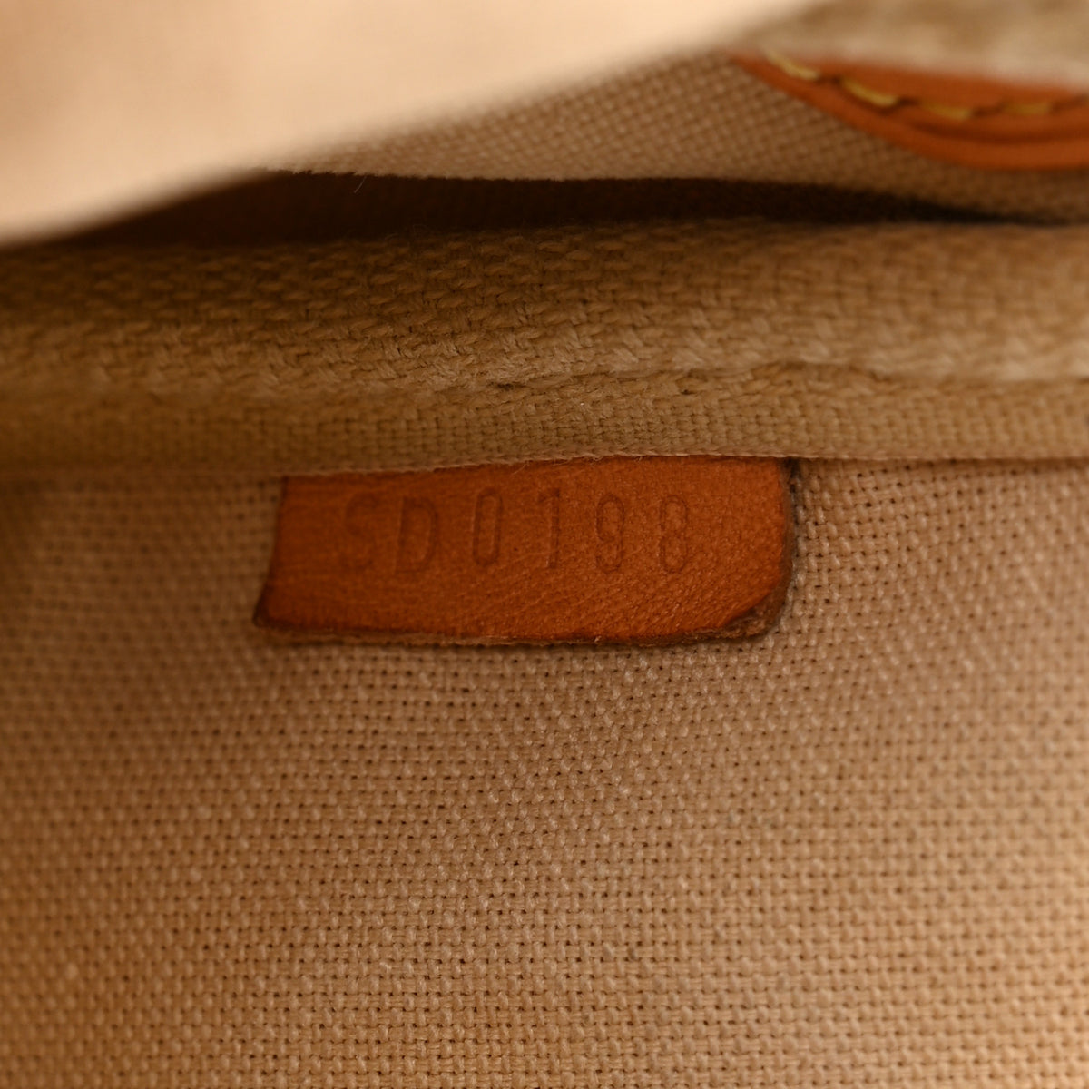 Louis Vuitton Damier Azur Favorite MM 8 of 11