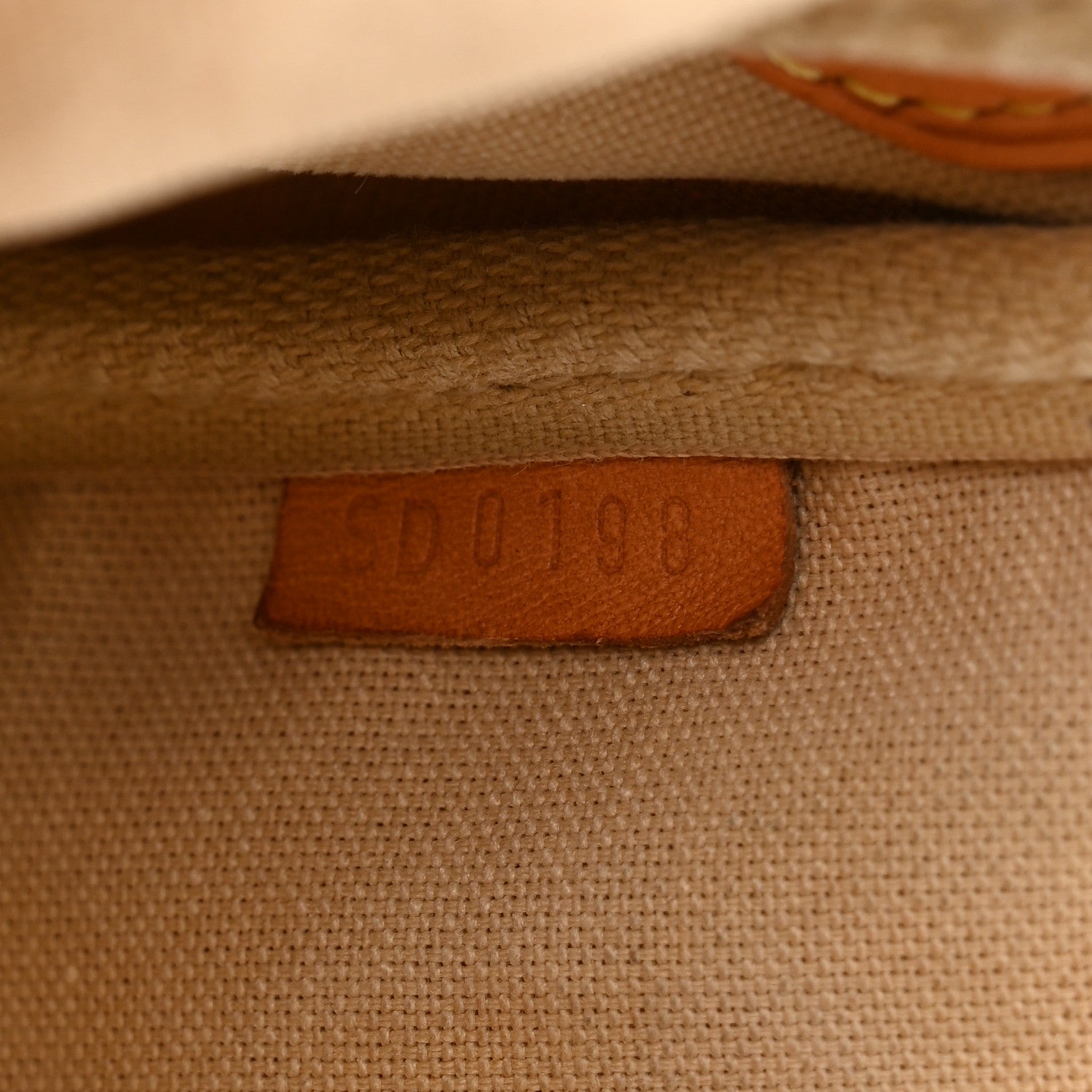 Louis Vuitton Damier Azur Favorite MM 8 of 11