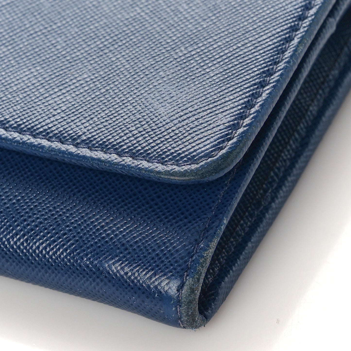 Saffiano Metal Oro Chain Wallet Bleutte
