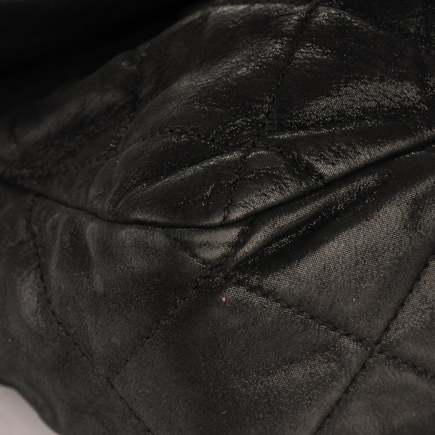 Iridescent Calfskin Large Chic Quilt Flap Black