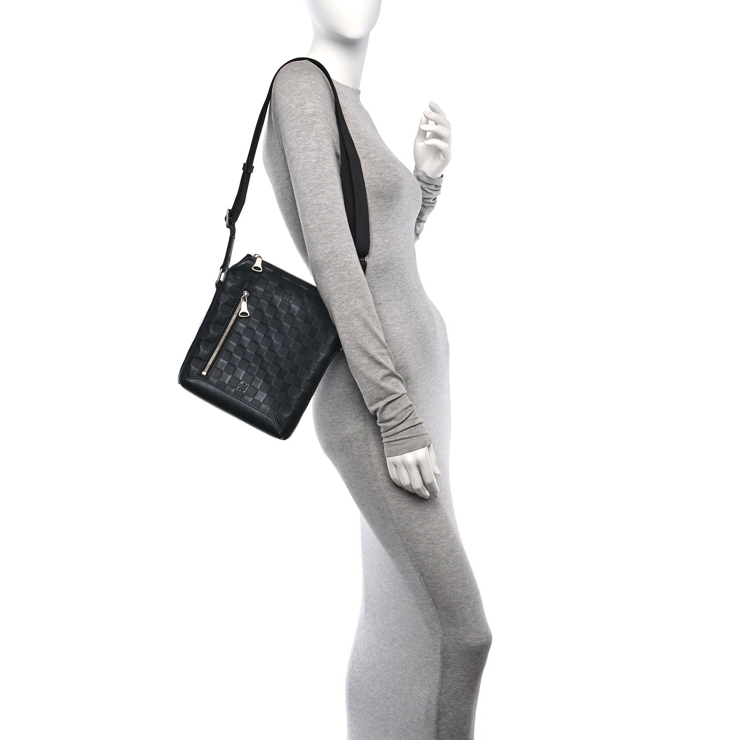 Louis Vuitton Damier Infini Discovery Messenger BB Onyx 2 of 9