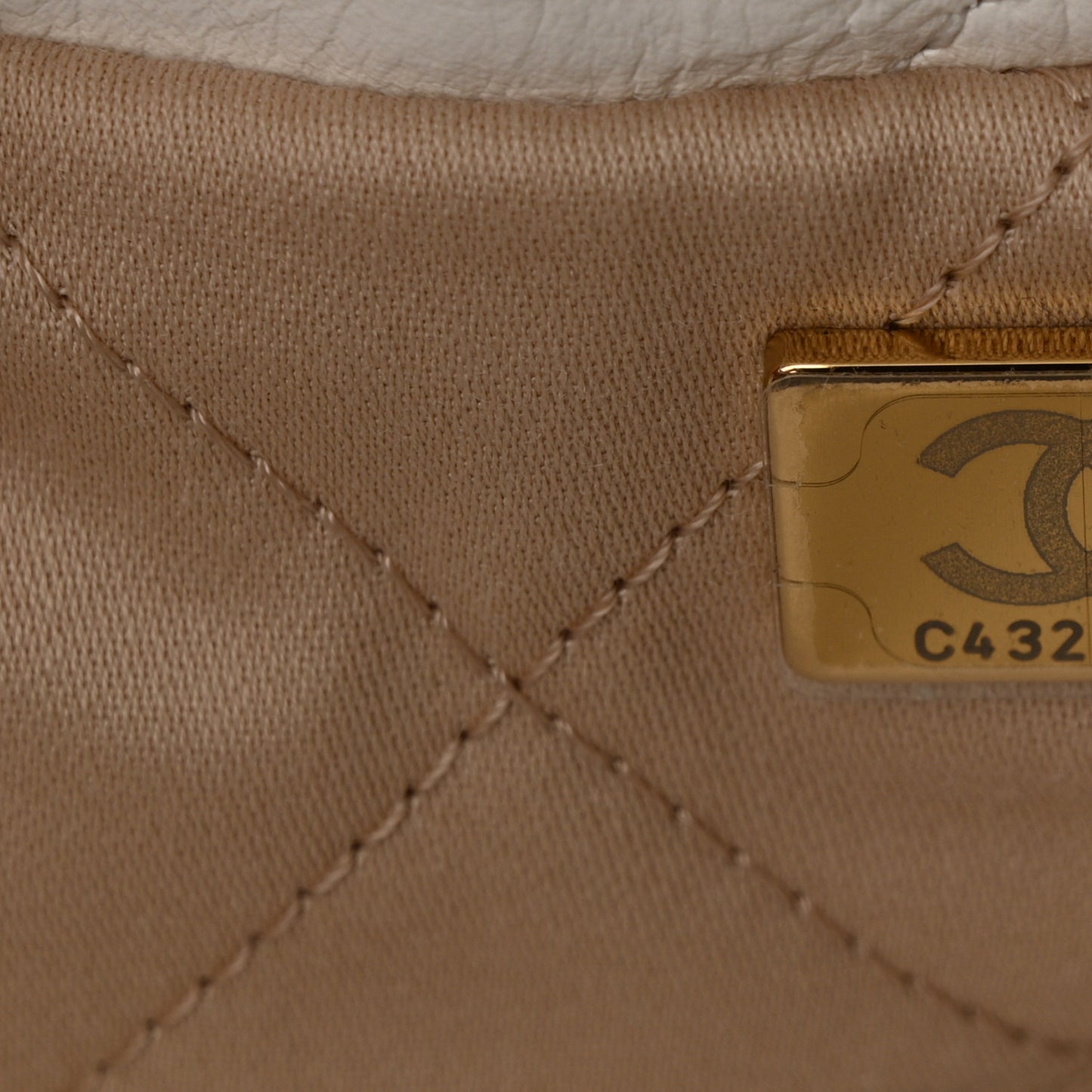 Shiny Calfskin Quilted Chanel 22 White