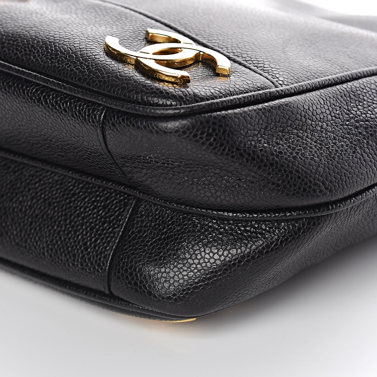 Caviar Shoulder Bag Black