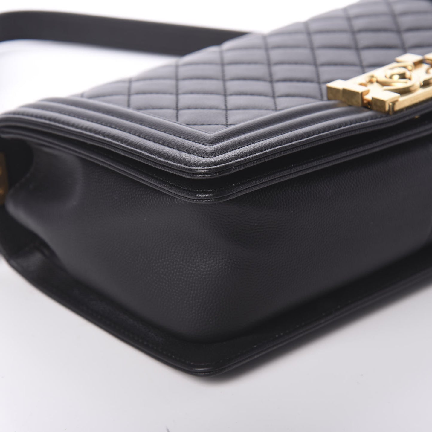 Caviar Quilted Medium Boy Flap Black