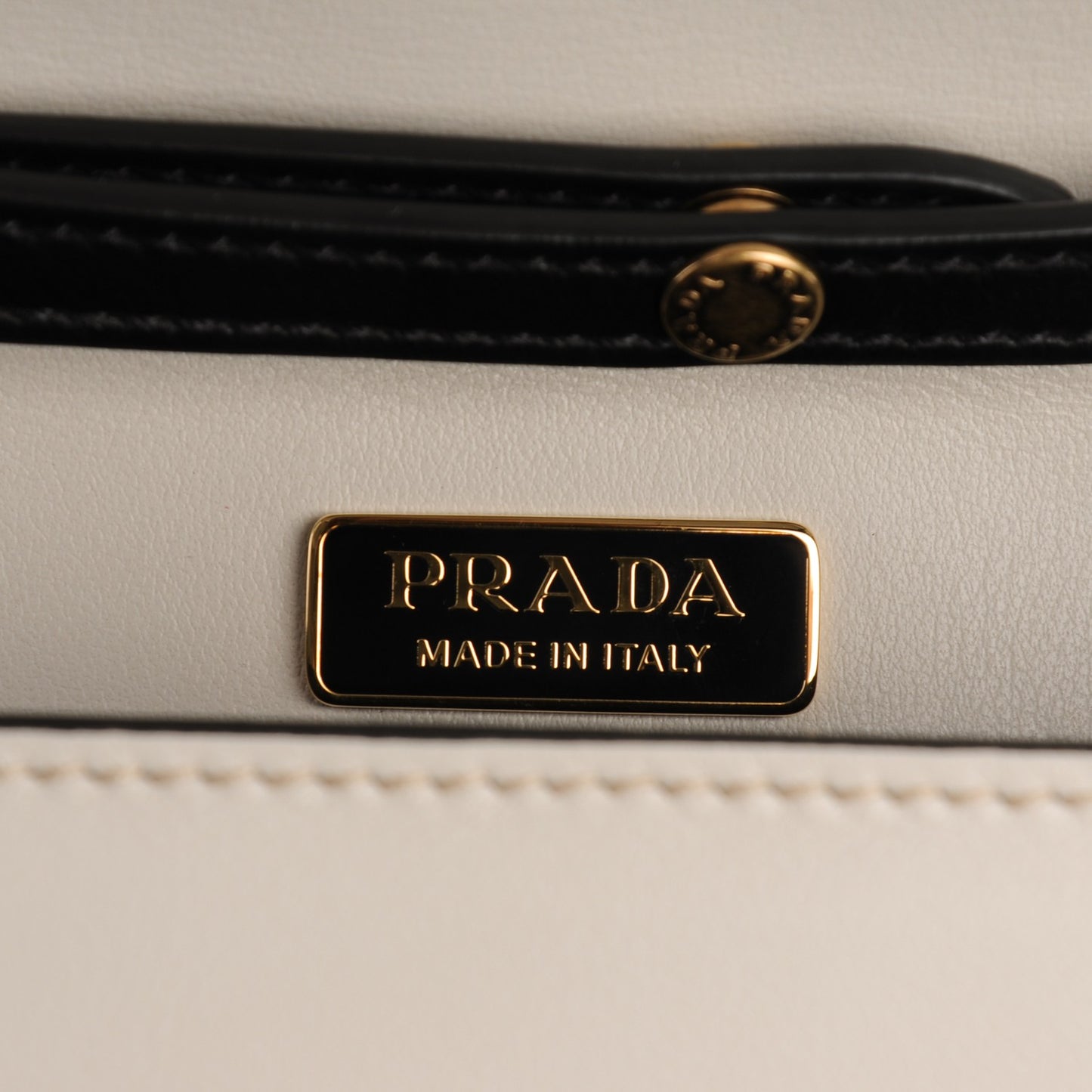 City Calf Saffiano Cahier Bag Talco Black