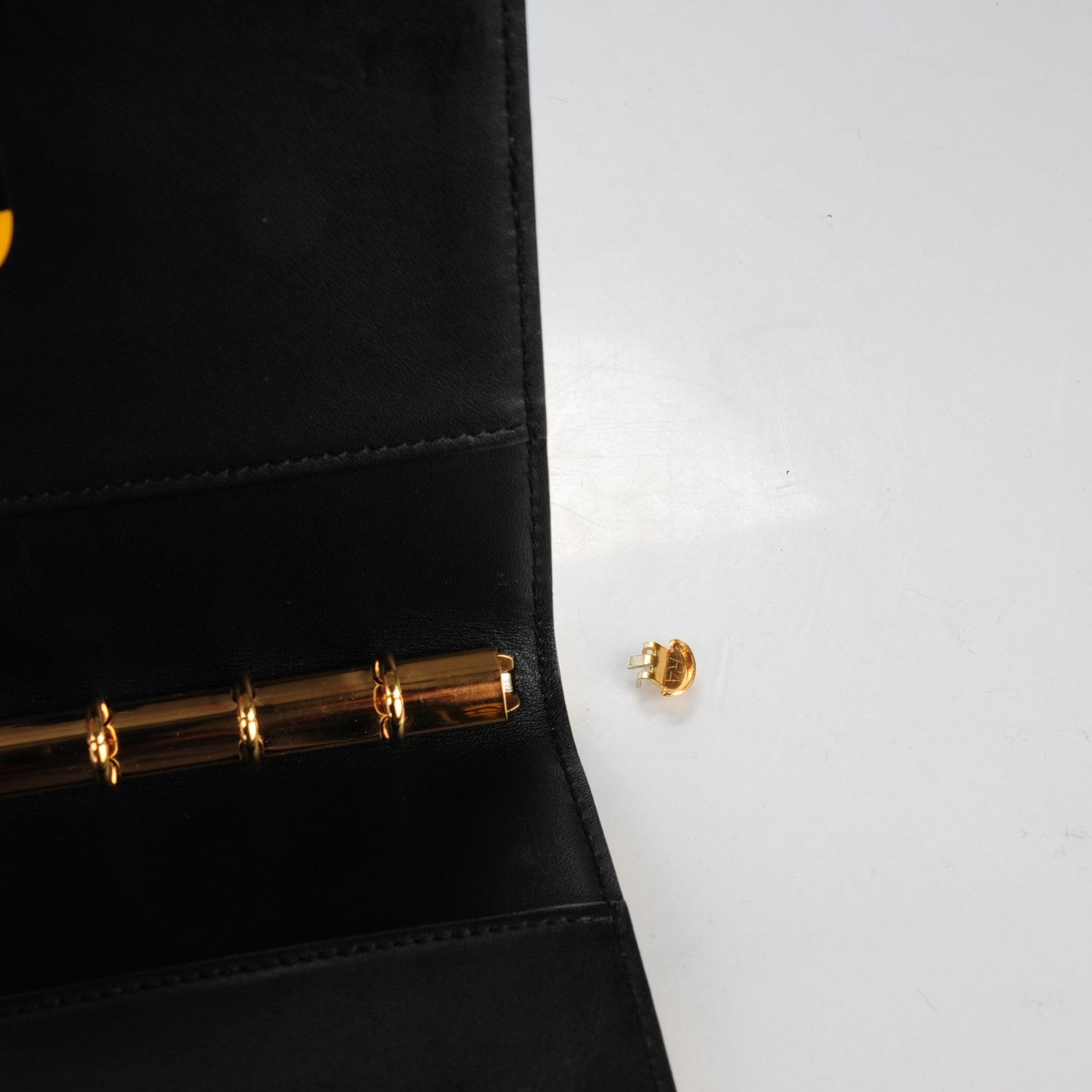 Louis Vuitton Vernis Kusama Infinity Dots Small Ring Agenda Cover Yellow 3 of 10