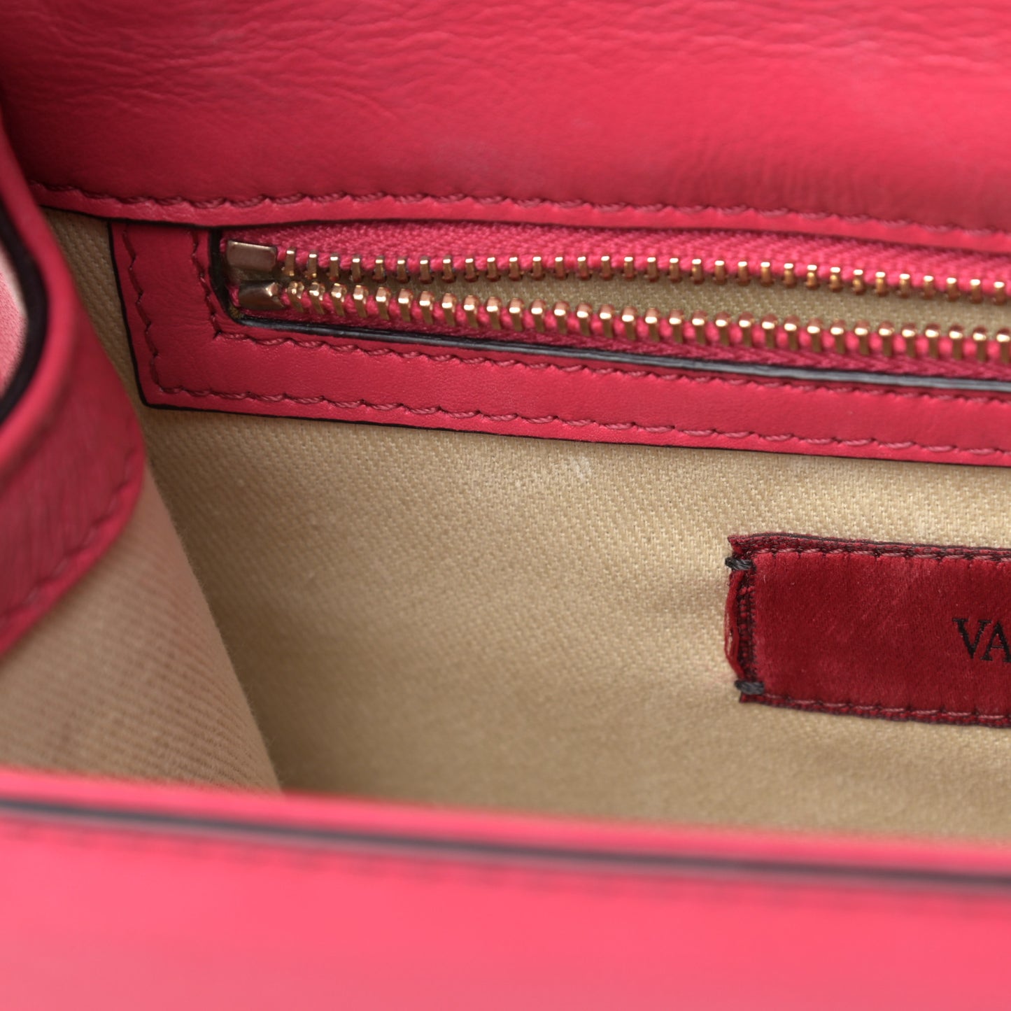 Vitello Small Glam Lock Rockstud Flap Deep Fuxia