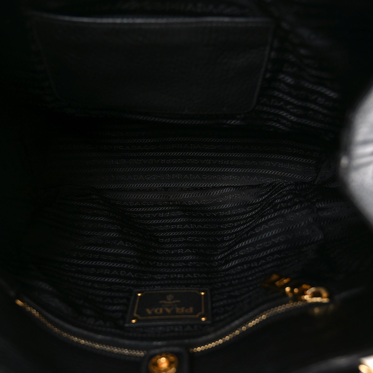 Vitello Daino Shoulder Bag Black