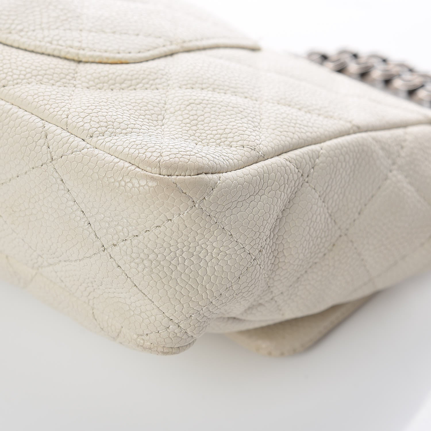 Chanel Caviar Quilted 2.55 Reissue East West Flap White 17 of 23