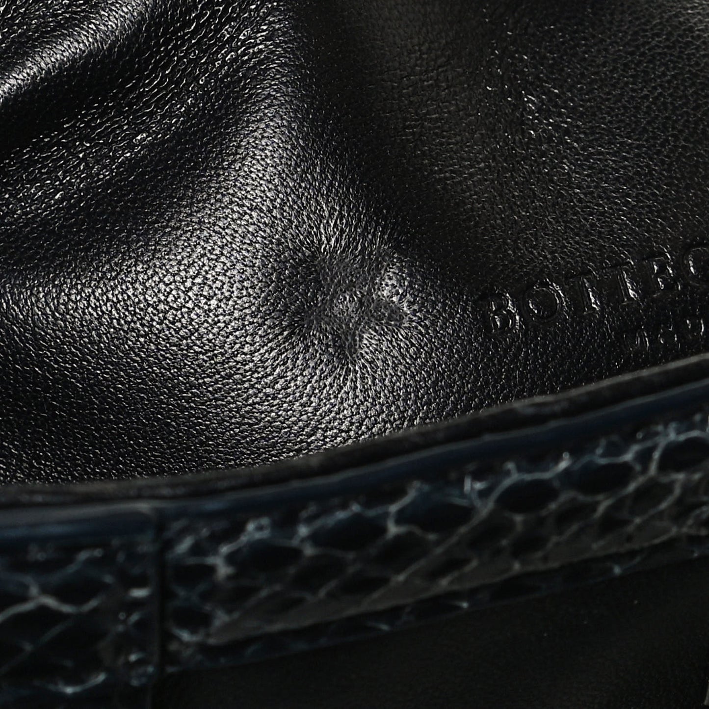 Nappa Intrecciato Snakeskin Small Flow Wave Tote Black