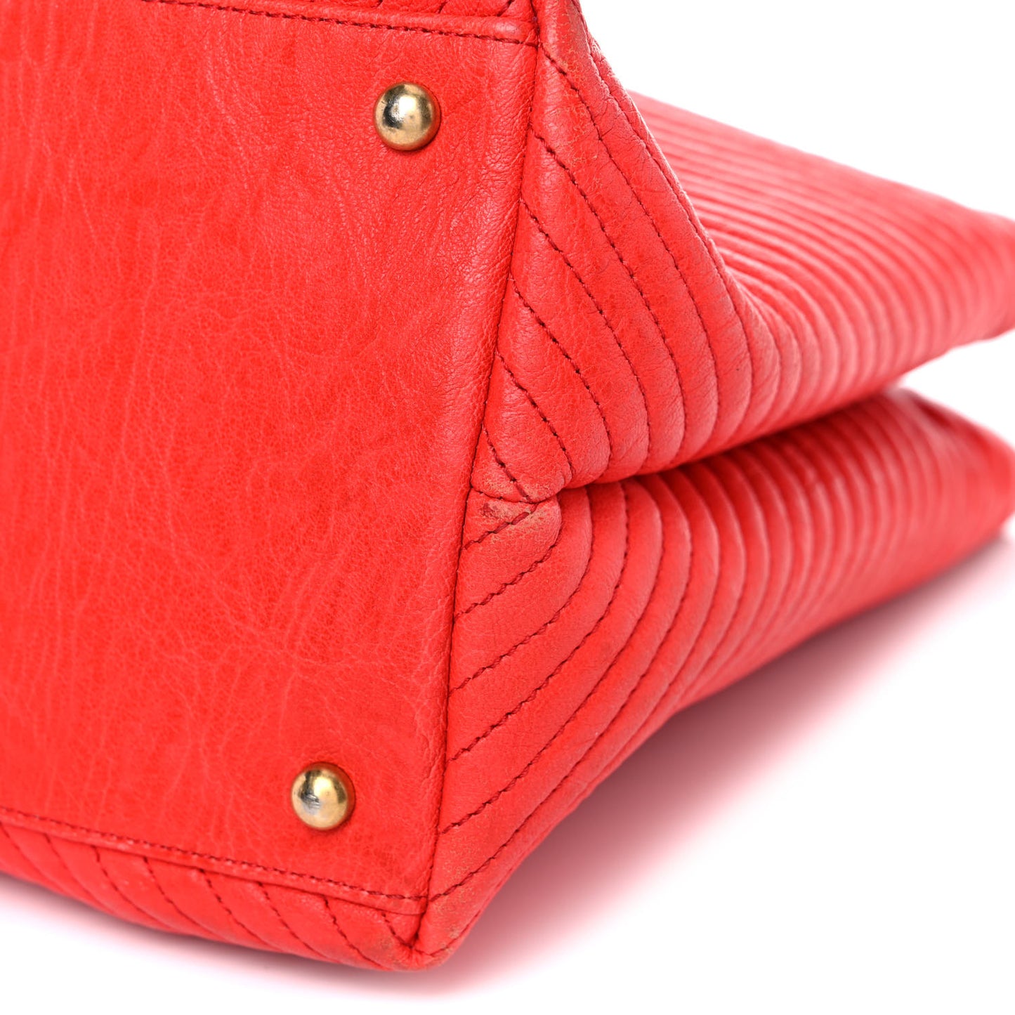Wrinkled Lambskin Chevron Quilted Large Surpique Tote Red