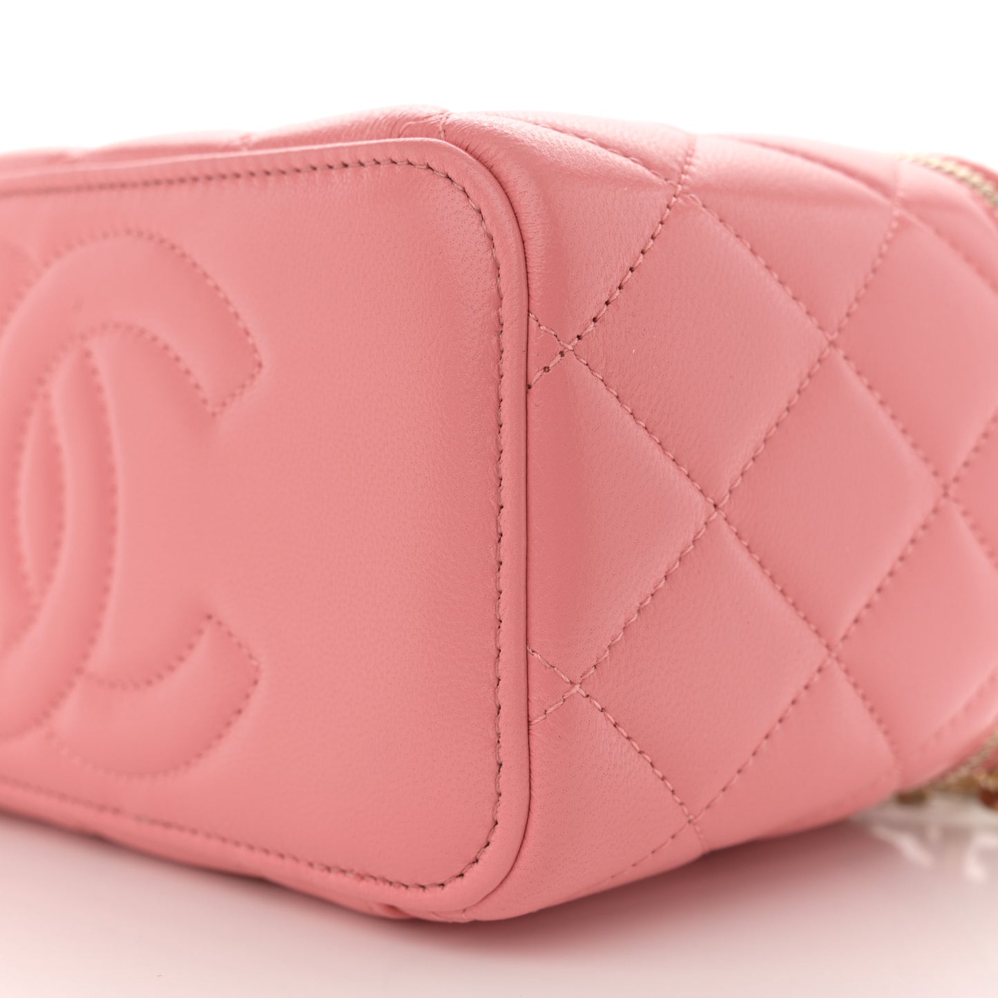 Shiny Lambskin Quilted Sweetheart Small Vanity Case With Chain Pink