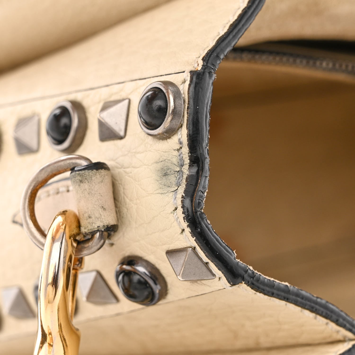 Valentino Garavani Pebbled Calfskin Onyx Medium Guitar Strap Rockstud Rolling Flap Saddle Bag Ivory 19 of 20