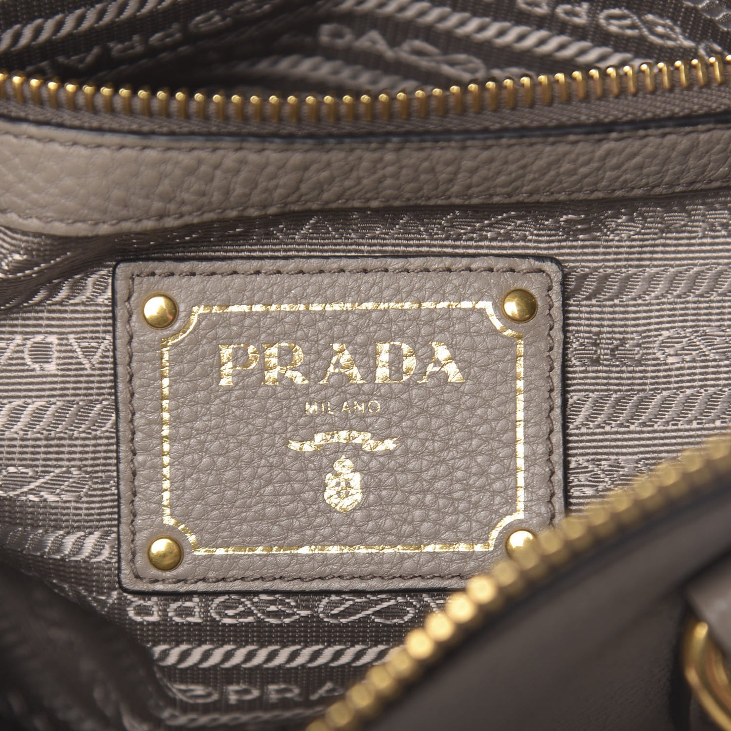 Vitello Phenix Shoulder Bag Argilla