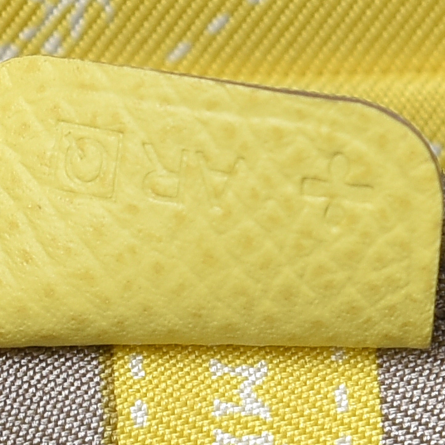 Epsom Silk'in Compact Wallet Soufre