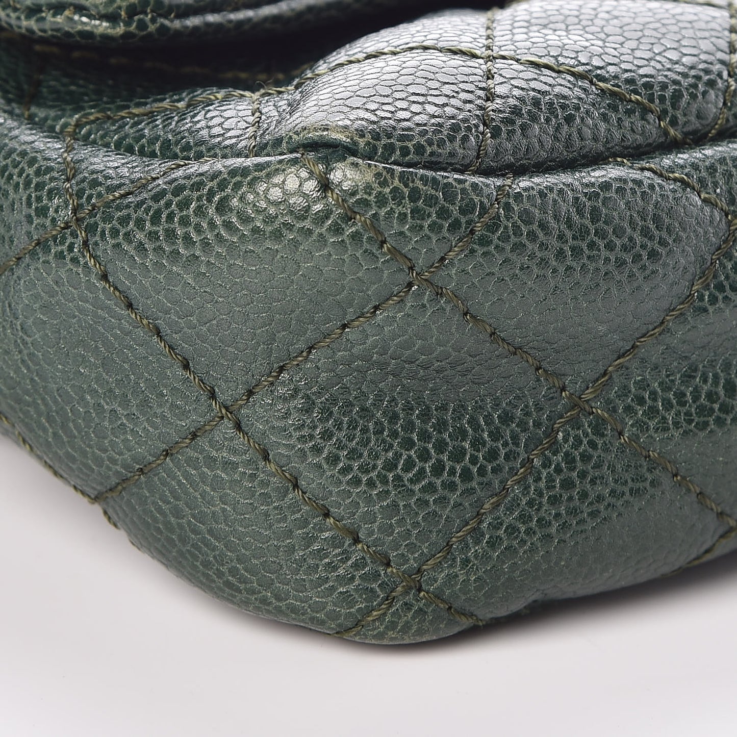 Iridescent Caviar Quilted Medium Chic Flap Green