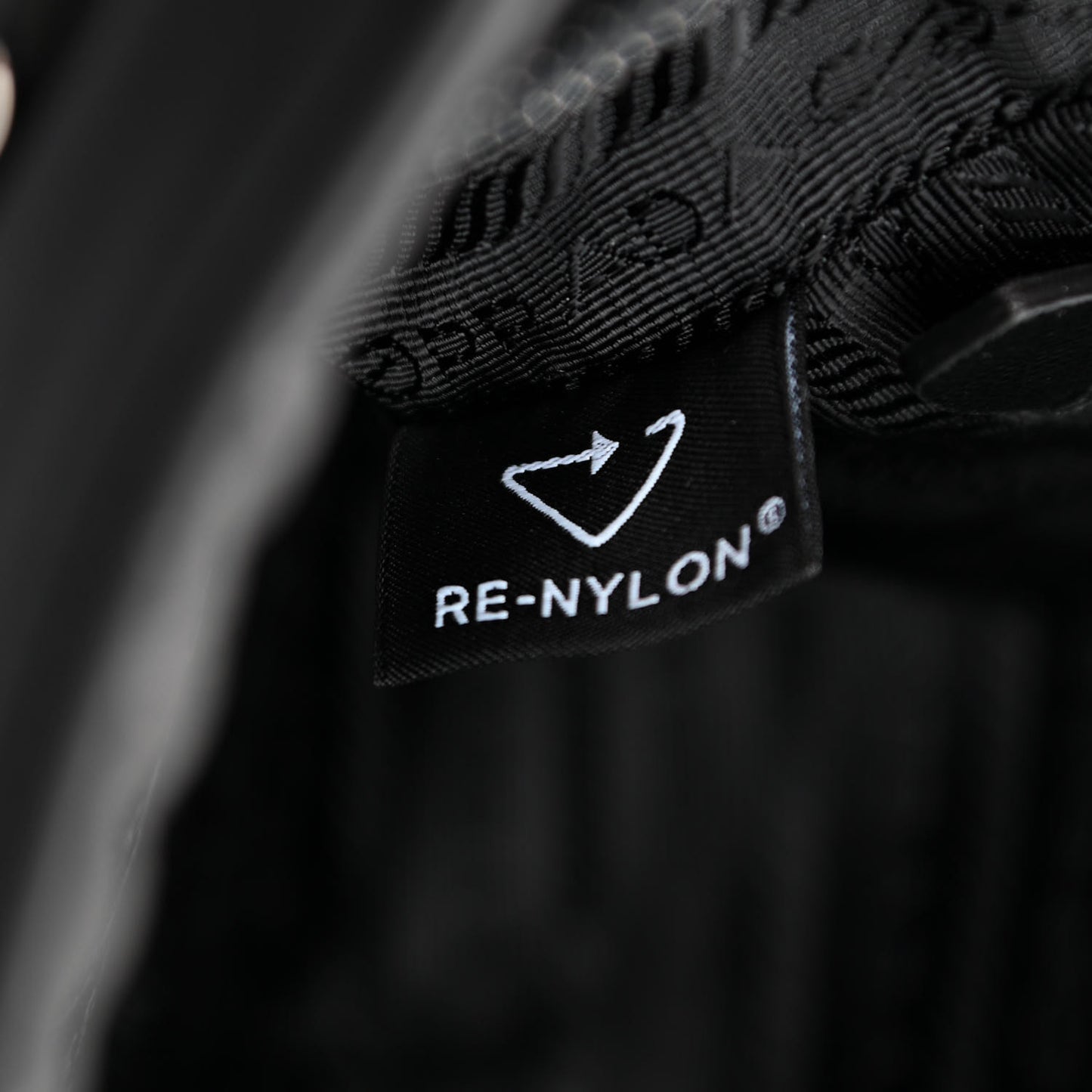 Nylon Vela Messenger Bag Black