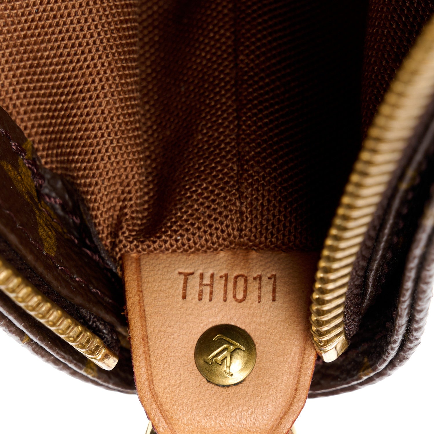 Louis Vuitton Monogram Cabas Mezzo 8 of 14
