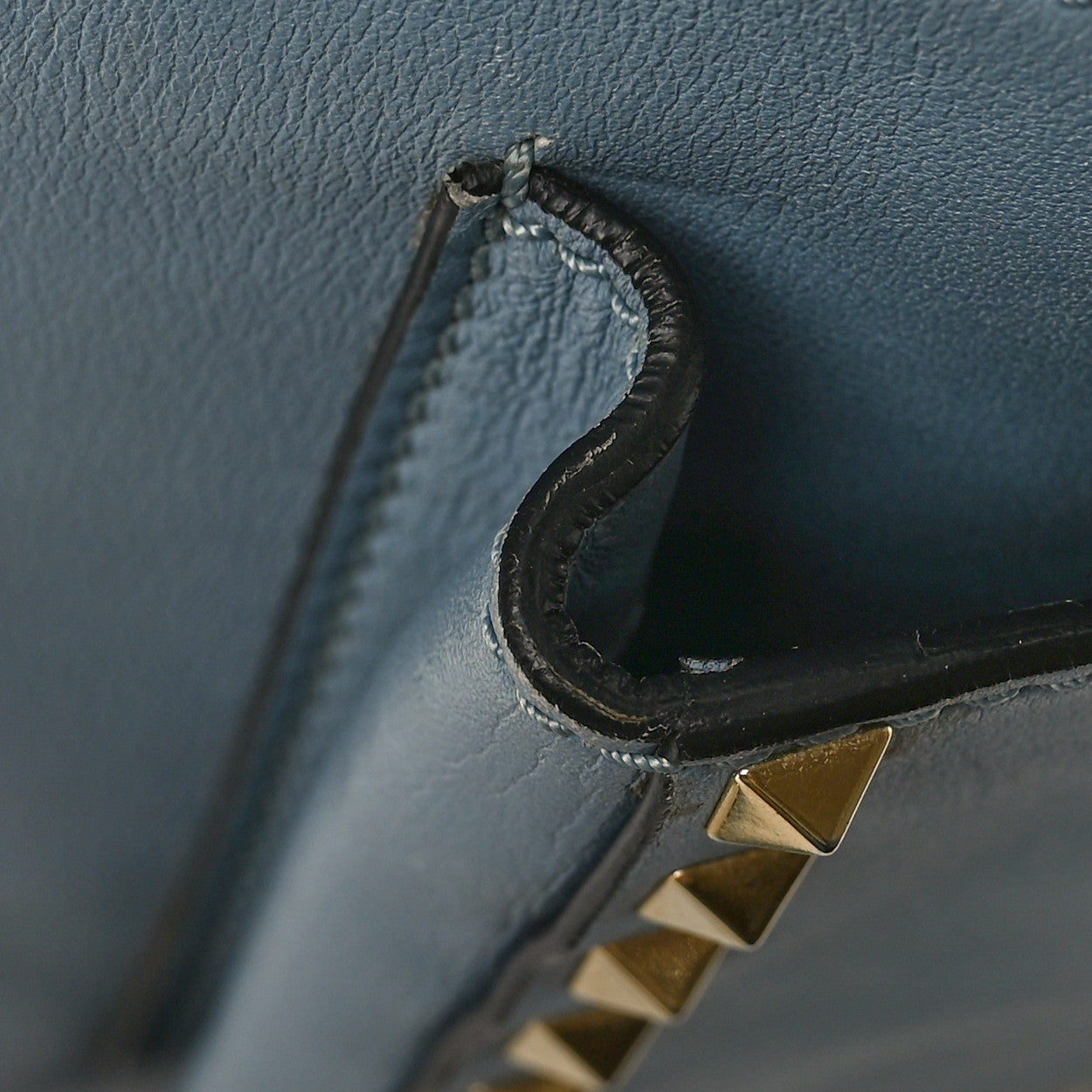 Vitello Rockstud Flap Shoulder Bag Light Stone